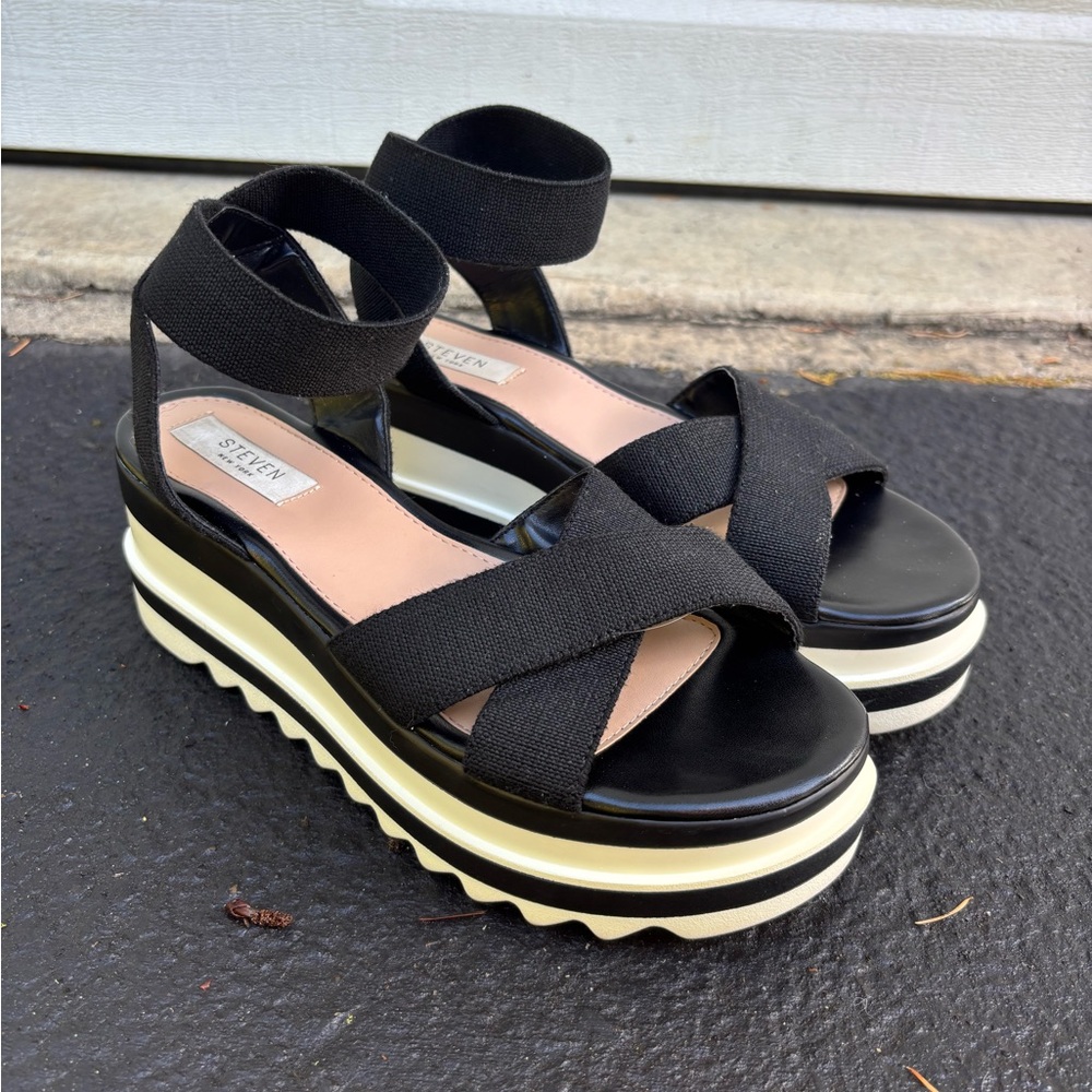 Steve Madden Black and Cream Platform Sandals